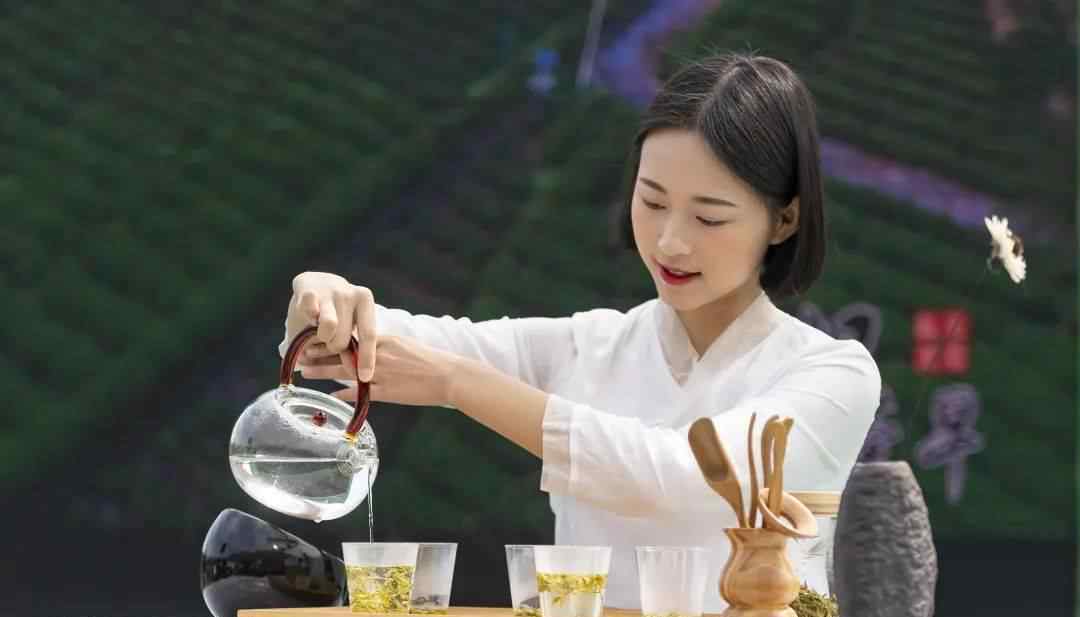 爱喝茶 白岩松：“ 喝茶是一种信仰！”爱喝茶的人，很特别。