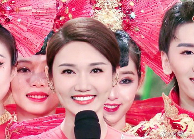 春晚年纪最小女主持火了！龙洋、张韬献上春晚首秀 你给打几分？