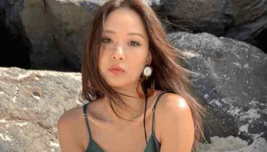 梁洛施老公 她13岁追富豪丈夫，21岁嫁入豪门，如今41岁和丈夫合照像父女