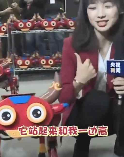 王冰冰模仿小牛拜年 网友：没有包袱 超可爱！