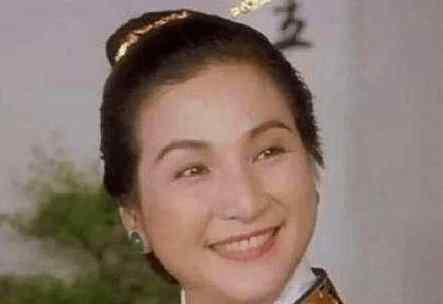 郑佩佩老公 武侠皇后郑佩佩：怀孕8次只为生儿子，生下儿子却难逃悲惨结局