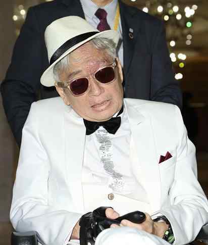 费翔的老婆朱桦图片 年轻时红过费翔，三个老婆六个孩子，太飘惹怒黑帮被手枪打断右腿