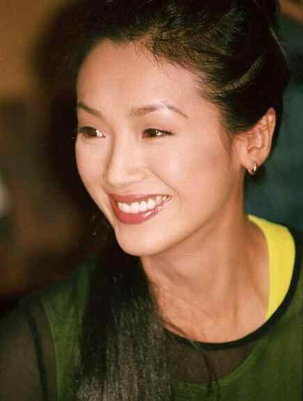 刘德华吴倩莲关之琳 她被称为天王收割机，当众拒绝刘德华的求婚，被家暴十年选择离婚