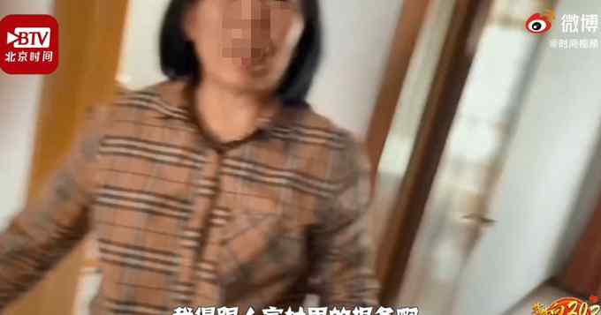 男子假扮外卖小哥悄悄回家 老妈开门第一句话：去村委会报备了吗？