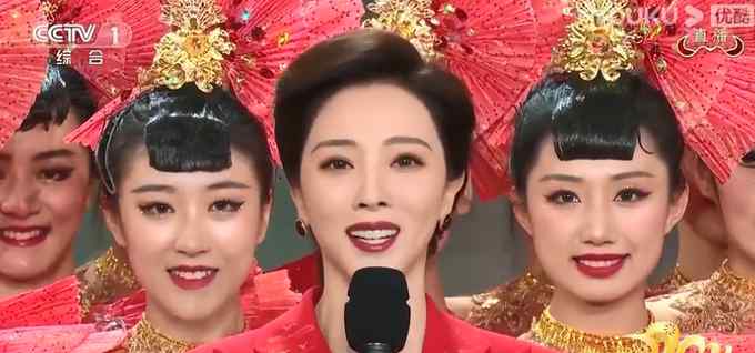 央视春晚“李思思口红色号”又上热搜！网友：要不问问李佳琦？