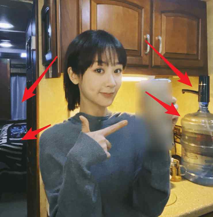 杨紫近照 杨紫最新短发近照火了，手捧奶茶却成亮点，网友：你喝得下算我输