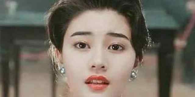 刘銮雄 ​选美冠军李嘉欣与刘銮雄相处十年分手，最后嫁给许晋亨：是她不得已的选择