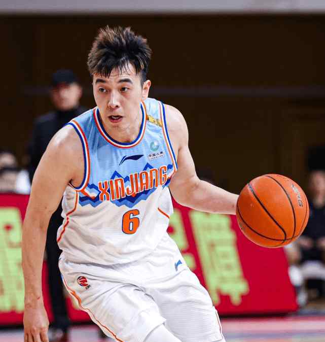 清华流川枫 轰30+15对飙弗神！34岁老将活力四射 周琦不在他挑起新疆大梁
