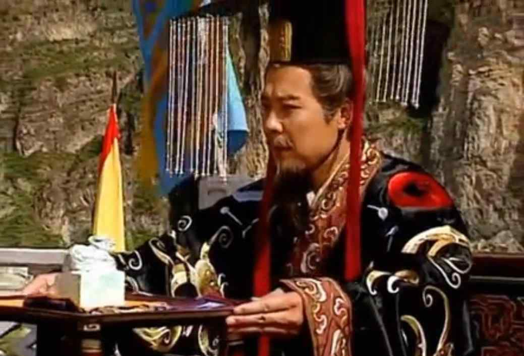 刘备称帝 诸葛亮劝刘备称帝，三人反对一人被杀，张飞和赵云为何不肯在劝进表上签字？