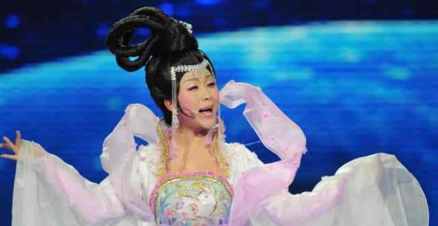 李玉刚微博 李玉刚隐婚多年的妻子，如今身份被曝光，怪不得不公开