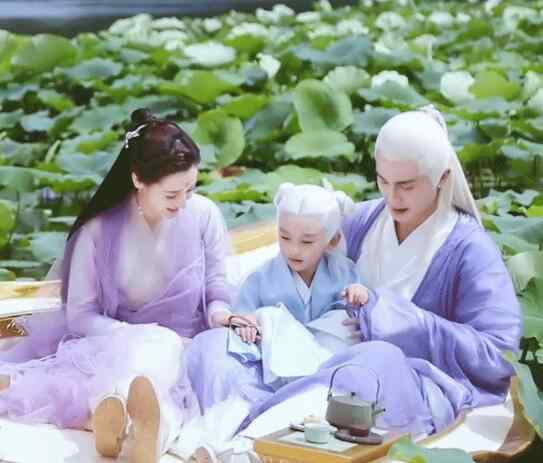 白滚滚出现在哪一集 枕上书白滚滚出现第几集 东华白滚滚父子想见东华超感动