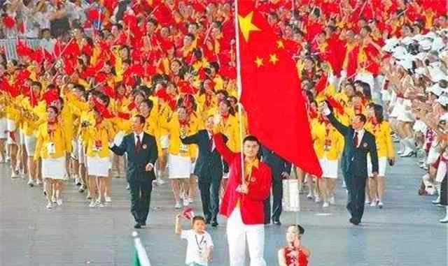 我国第一位奥运冠军 中国第一位奥运冠军，一纸调令被迫离开，成了击剑教练