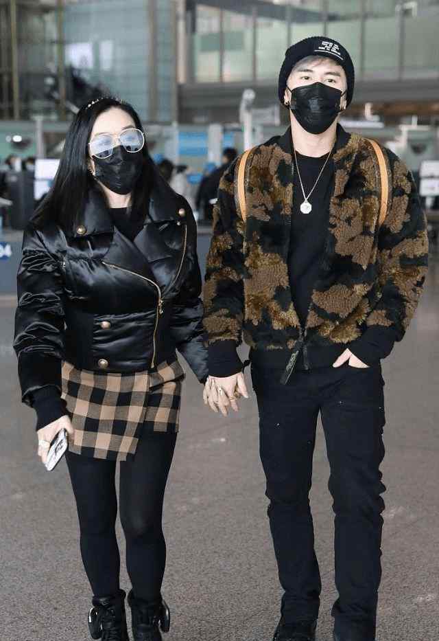 钟丽缇吻戏 钟丽缇和张伦硕隔着口罩接吻太浪漫，手挽手秀恩爱，太潮了！