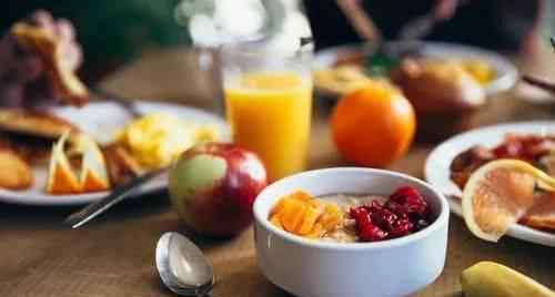 不吃早饭 不吃早饭的人都悄悄长胖了！这7个习惯，会让你一年比一年胖