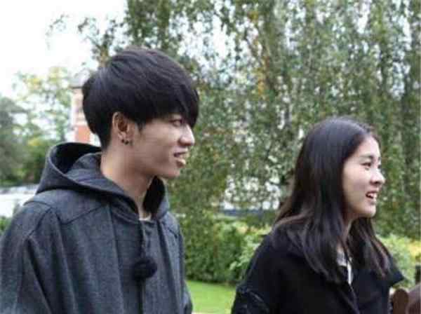 张碧晨工作室 华晨宇张碧晨未婚生女，公开承认后遭质疑，工作室紧急辟谣传闻