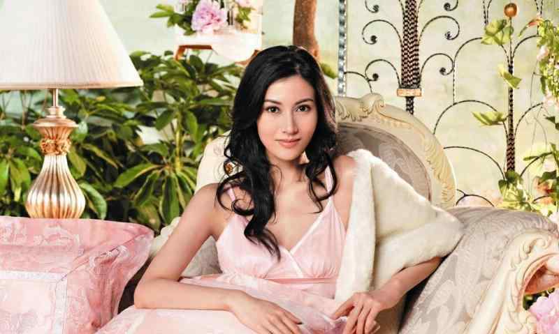 刘銮雄 ​选美冠军李嘉欣与刘銮雄相处十年分手，最后嫁给许晋亨：是她不得已的选择