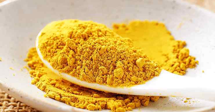 喝姜黄粉的危害 超级食物姜黄粉，一种神奇的天然药材，是良药也是美食