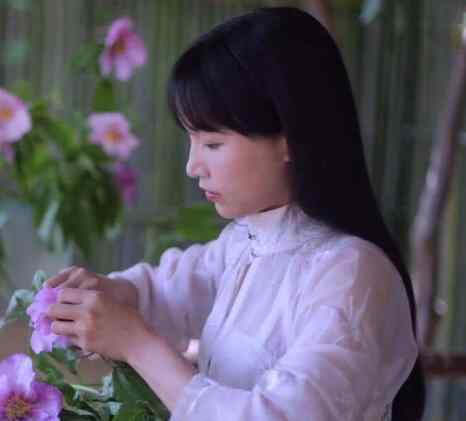 李子柒微博 微博李子柒身世是怎样的 她为什么一直和奶奶生活在一起