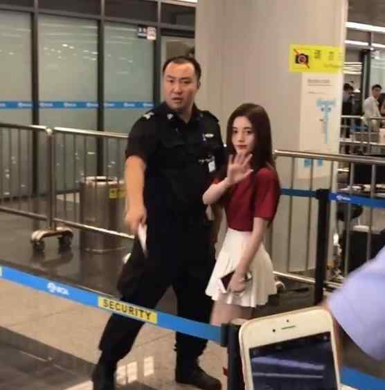 林志玲多高 娱乐圈个子不高的女星：林志玲和阿娇走红毯，像拉着小朋友
