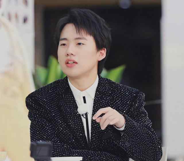 毛不易图片 毛不易郭麒麟恋爱瓜？照片曝光，网友：还有什么不可能？