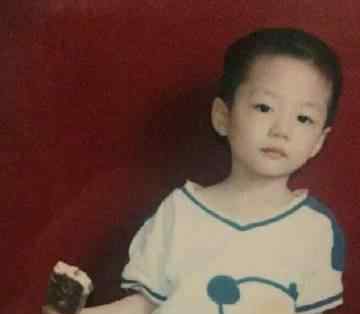李凯馨小时候后照片 职业选手小时候的照片，吧友们能认出来几个？