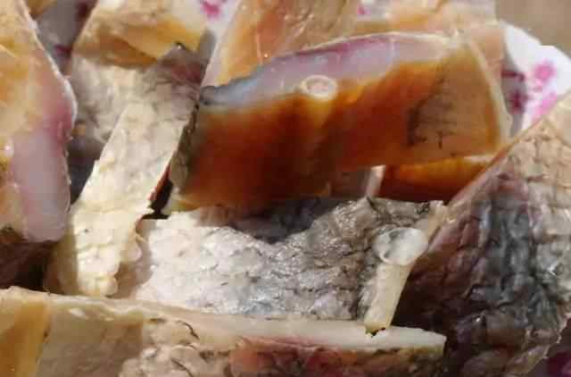 腊鱼怎么做好吃法大全 蒸腊鱼不可直接下锅蒸，多加1个步骤，鱼肉软韧有嚼劲，味道佳