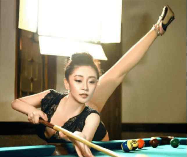 九球天后 新晋”九球天后“是她，颜值身材不输杨幂，曾被教练禁止谈恋爱！