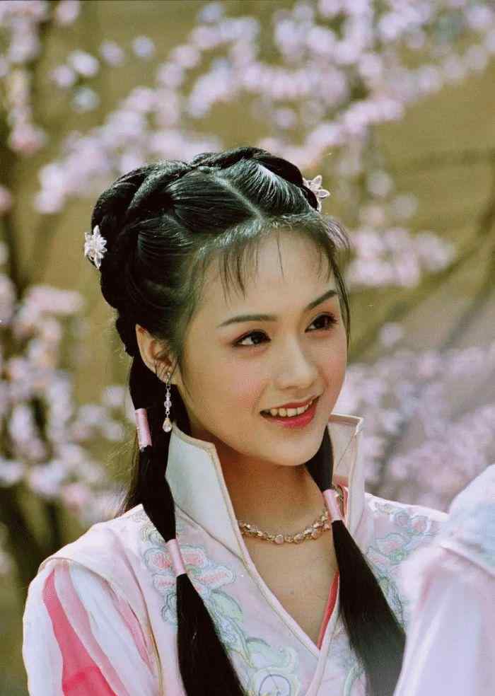 当红女明星 饶敏莉17岁已是当红女星，27岁把丈夫捧成双料影帝，退圈教书