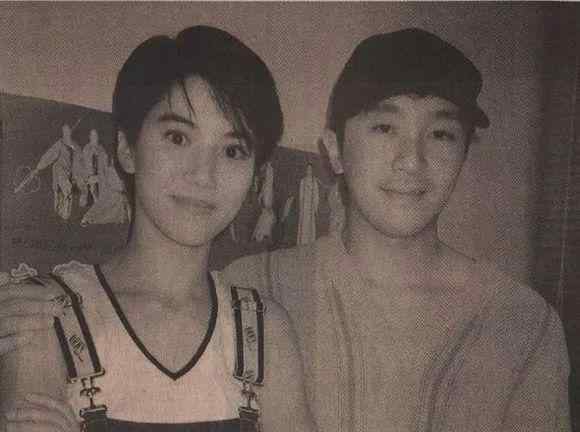 周星驰旧照曝光 网友曝光周星驰30年前旧照，这个男人的每一面都喜欢