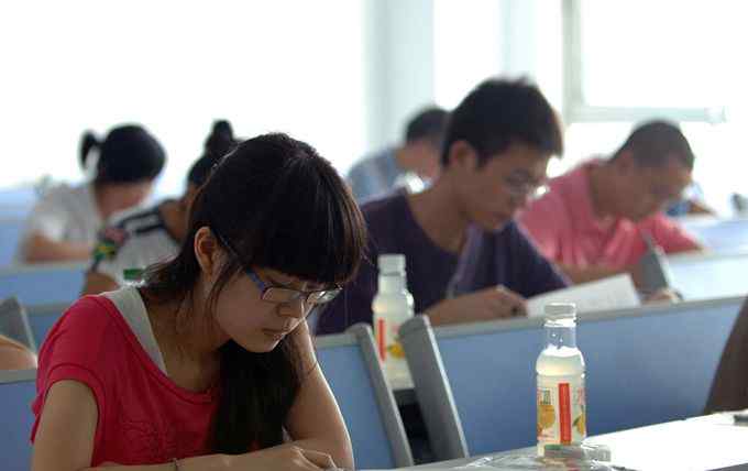 司法考试新规实施 司法考试严重作弊者终身禁考，报名环节违纪两年内禁考