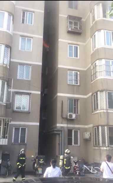 北京燃气爆炸 北京房山星城一居民家中发生燃气爆燃 事发时楼内正进行燃气改造工程