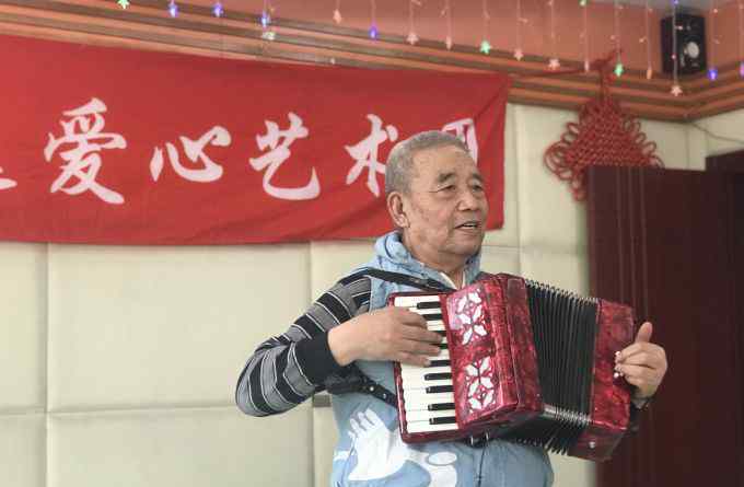 老人进养老院等于送死 北京养老院里走出“城市乌兰牧骑” 20年演出2000场年龄最大已80岁
