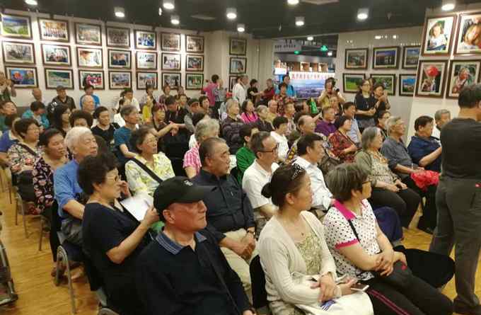 人文摄影作品 欧洲八国风光及人文旅游摄影作品展举办 老知青用影像追求信仰