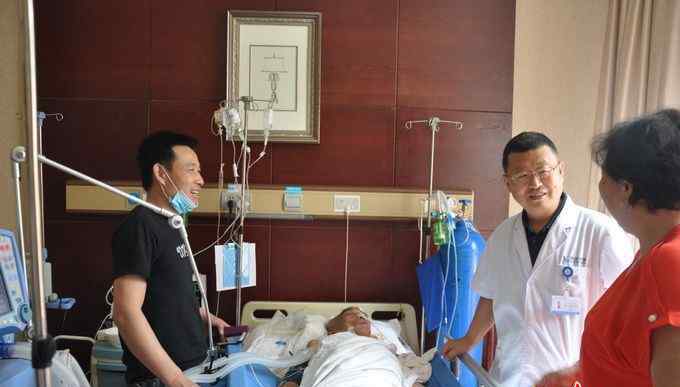 李胜宇 脑脊液科专家李小勇：61岁坐诊看病 让脑积液治疗失败率从90%降到5%