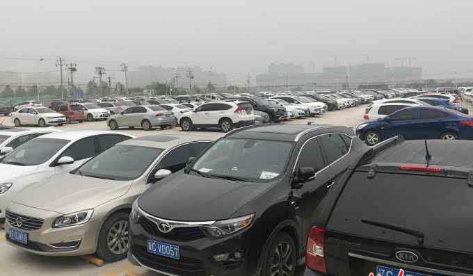 冀r 北京地铁站停车场超五成是外地车 趴活黑车中冀R是主力
