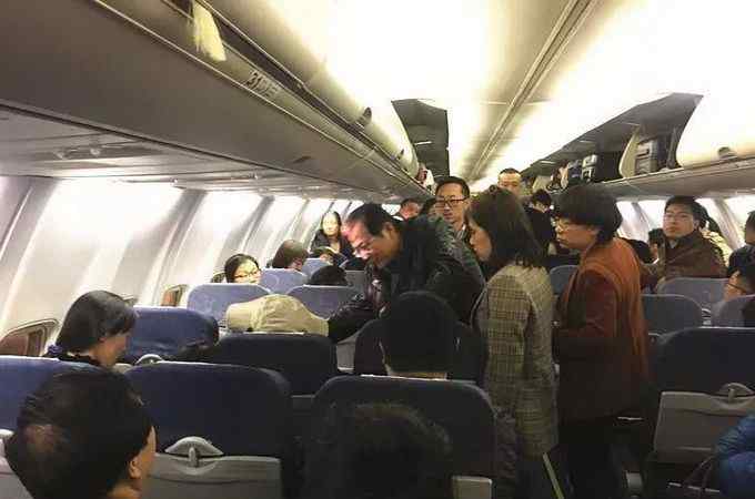 ca1106 乘客突发急病，国航班机“空中营救”，幸有三位医生同机！
