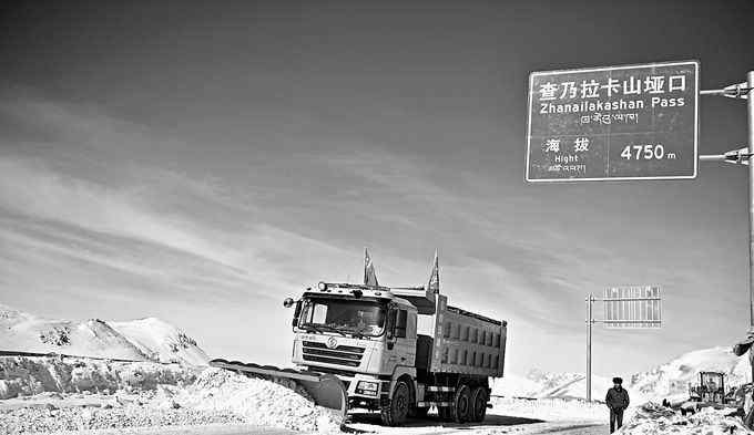玉树发生雪灾 青海玉树雪灾救援持续进行 去年12月至今已降雪10场
