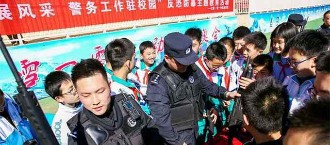 安全教育日主题班会 警察叔叔走进北京海淀中小学幼儿园，开“安全教育日”主题班会