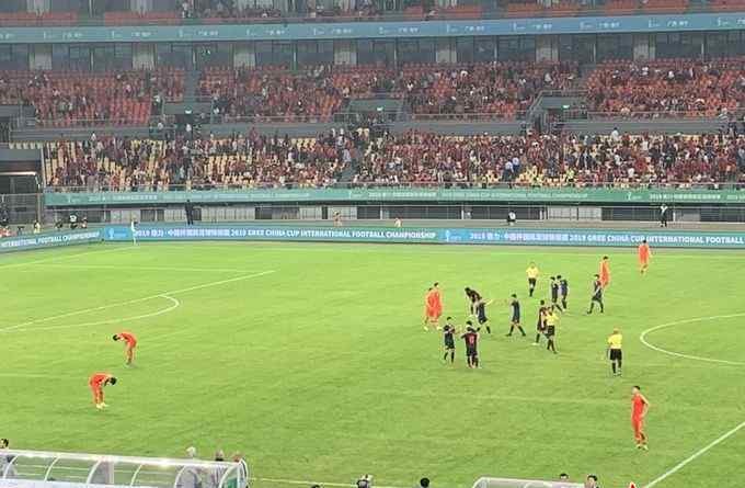 中国男足vs泰国 中国vs泰国：新阵型和新锋线登场，国足依然0比1输给了泰国