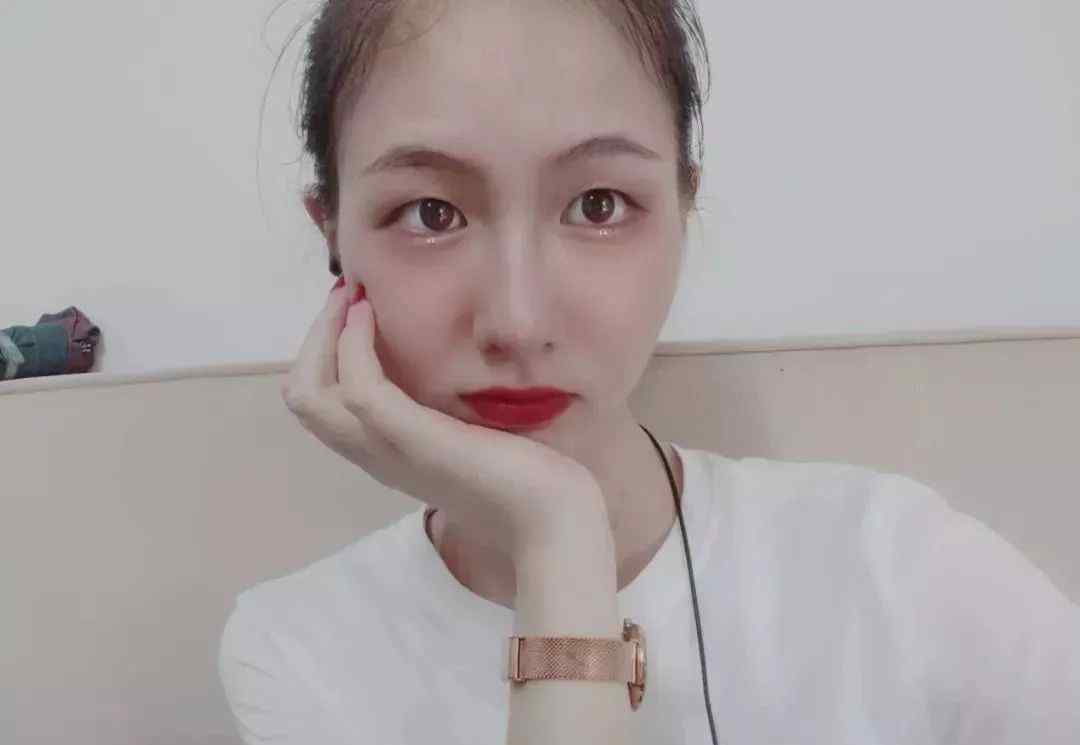 为同学挡8刀 “我不冲上去，她可能会死”因为这个理由，她为同学挡8刀