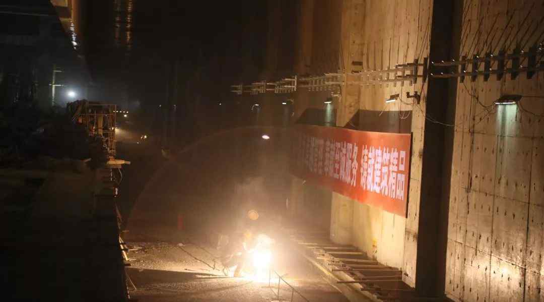 首都建设报 京雄城际铁路北京新机场站主体完工 9月与大兴国际机场同步运营
