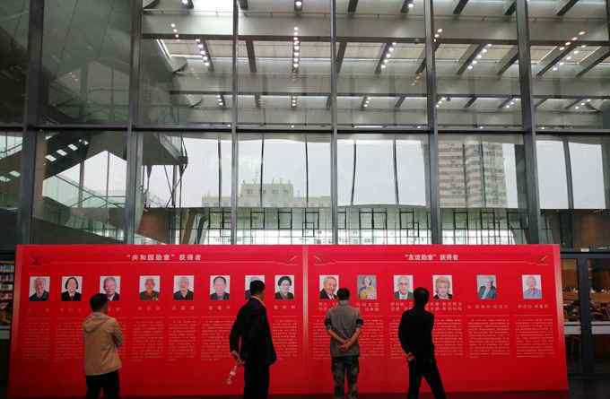为祖国做出贡献的人物事迹 国图设展致敬国家榜样 向公众讲述这些功勋人物的奉献故事
