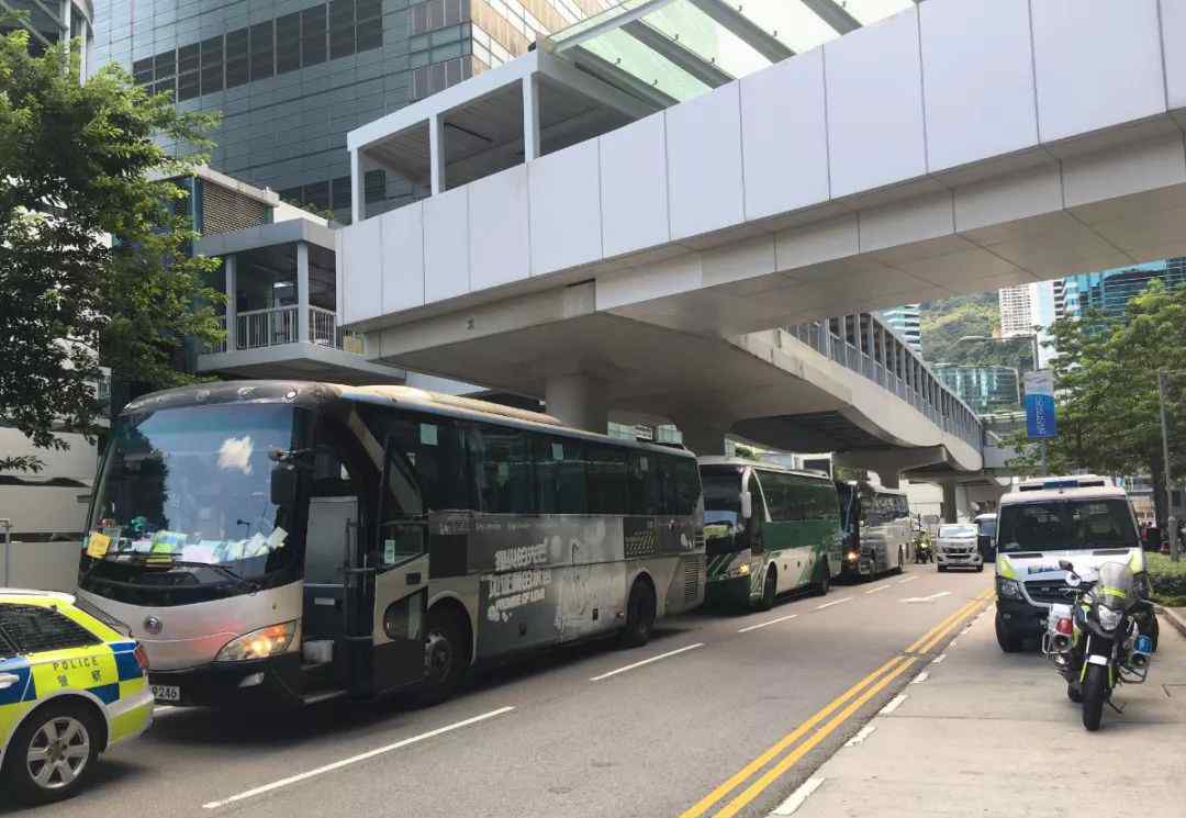 香港三天旅游 香港旅游业遭重创，巴士司机：每月开工仅三天，想死的心都有