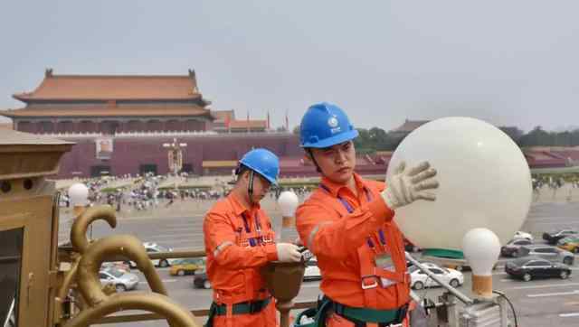 第五代华灯车 北京长安街253基华灯今起清洗检修，第五代华灯车7月亮相