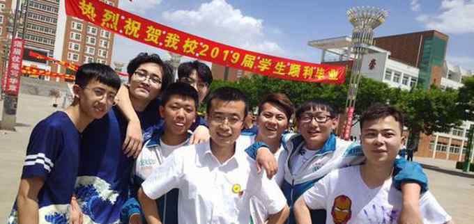 兰会云老师 垫底班级实现“逆袭” 这位老师带学生毕业骑行1800公里