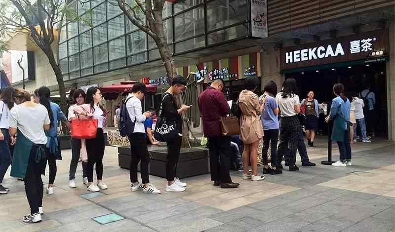 彻思叔叔加盟 鲍师傅、喜茶、一点点这些网红消费品牌靠什么爆红？文章配图