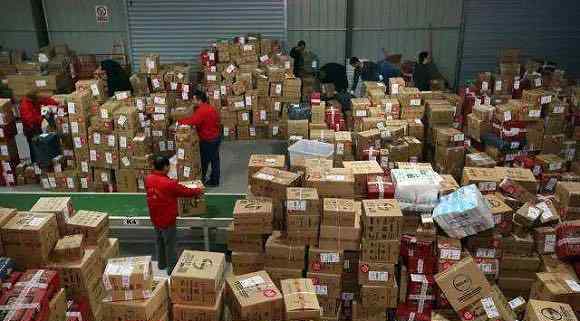 快递包装 中国快递业一年消耗的包装垃圾可摆满近20万个足球场