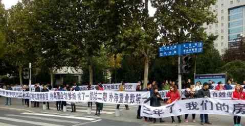 济南市外海中央花园 逼得业主跳楼、下跪，还打人...济南外海想怎样？