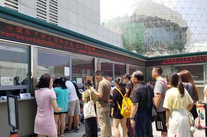 中国科技馆地址 暑假第一天，中国科技馆限流后，“再也不用‘人贴人’地参观了”
