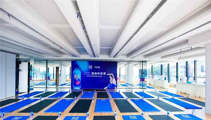斐泉 FIJI Water斐泉携手Pure Yoga共创专属定制瑜伽体验，开启一场纯粹之旅